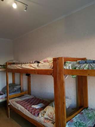 Хостелы Epiktet (V7) Киев Спальное место на двухъярусной кровати в общем номере для мужчин и женщин-1