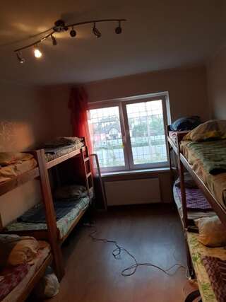 Хостелы Epiktet (V7) Киев Спальное место на двухъярусной кровати в общем номере для мужчин и женщин-1