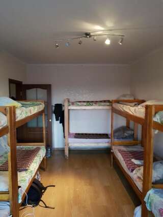 Хостелы Epiktet (V7) Киев Спальное место на двухъярусной кровати в общем номере для мужчин и женщин-1